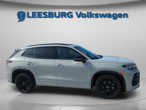 New 2026 Volkswagen Tiguan SE R-Line image 15