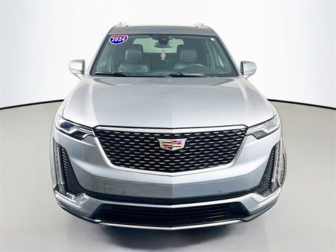 Used 2024 Cadillac XT6 Premium Luxury image 2