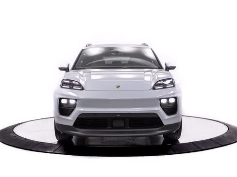 Certified 2026 Porsche Macan Electric RWD image 9