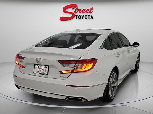 Used 2018 Honda Accord Touring image 4