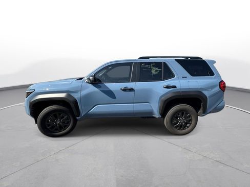 Used 2025 Toyota 4Runner SR5 AWD/4WD image 9