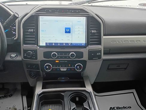 Used 2022 Ford F250 Lariat w/ Black Appearance Package image 10