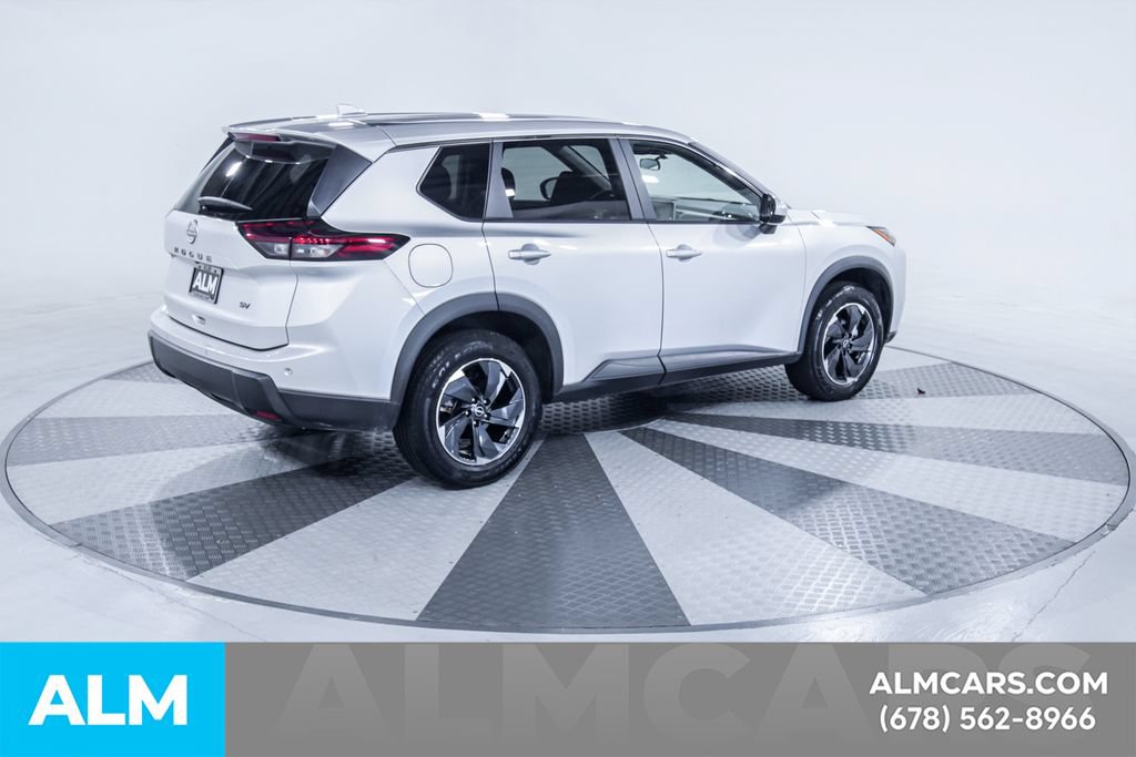 Used 2024 Nissan Rogue SV FWD image 10