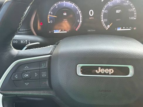 Certified 2022 Jeep Grand Cherokee L Limited AWD/4WD image 27