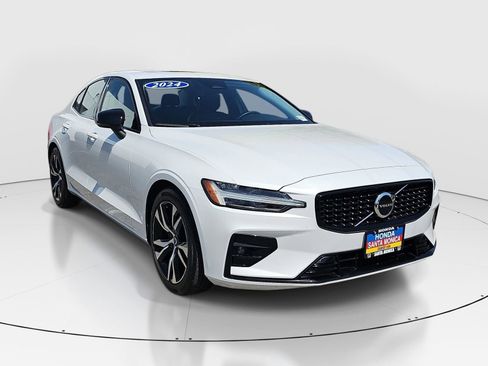 Used 2024 Volvo S60 B5 Core FWD image 3