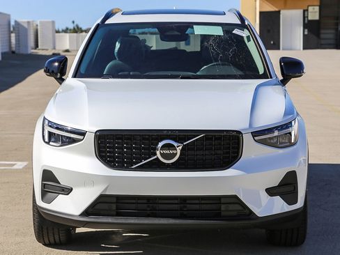 New 2026 Volvo XC40 B5 Core image 2