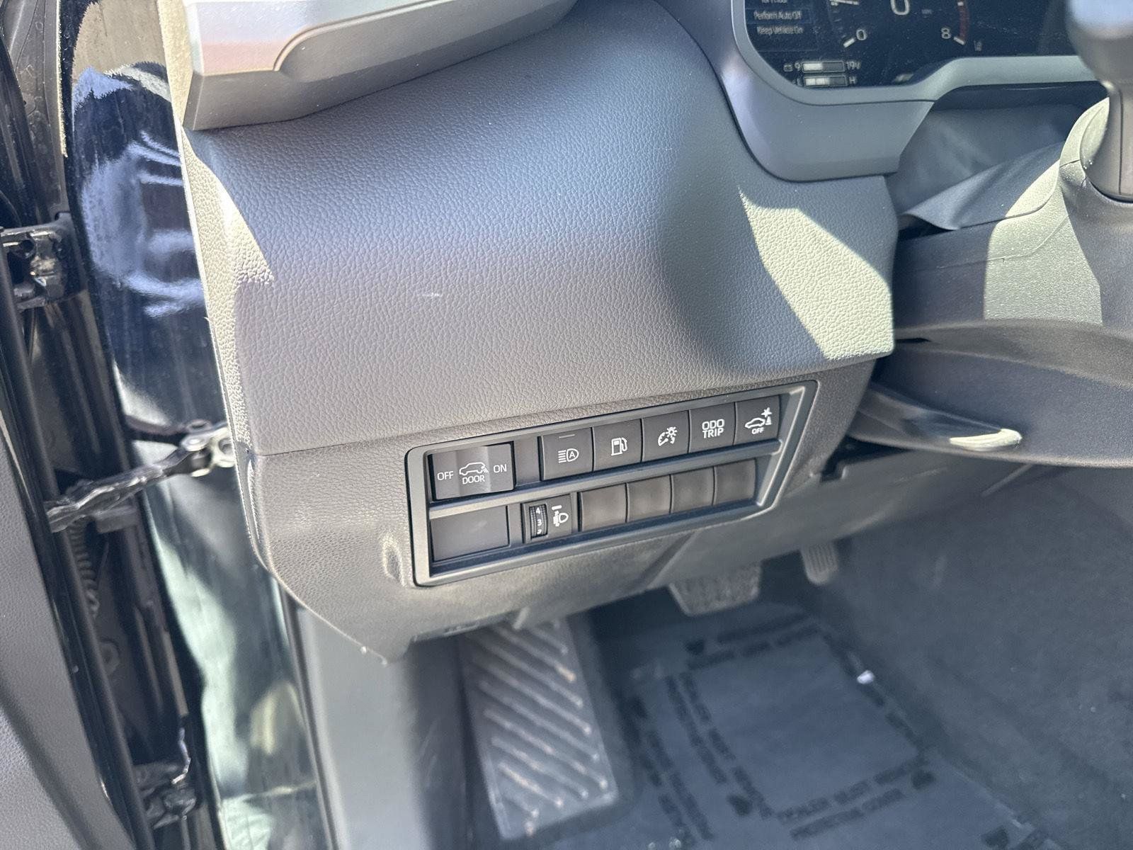Used 2025 Toyota Sequoia SR5 AWD/4WD image 21