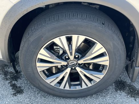 Used 2023 Nissan Rogue SV w/ SV Premium B Package AWD/4WD image 9