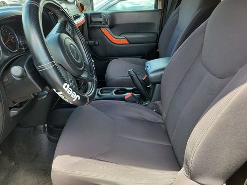 Used 2013 Jeep Wrangler Sport w/ Connectivity Group AWD/4WD image 8