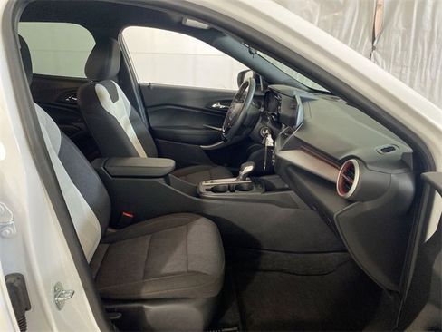 Used 2024 Chevrolet Trax RS image 35