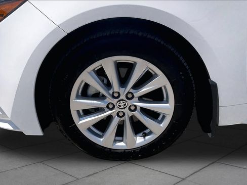 Used 2025 Toyota Corolla LE w/ LE Premium Package FWD image 11