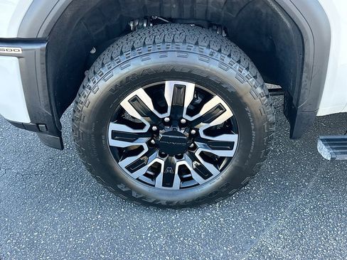 Used 2025 GMC Sierra 2500 Denali Ultimate image 32