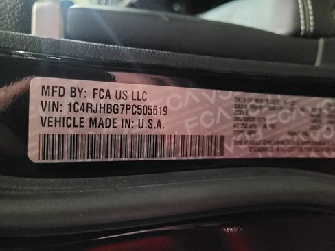 Used 2023 Jeep Grand Cherokee Limited w/ Luxury Tech Group II image 33