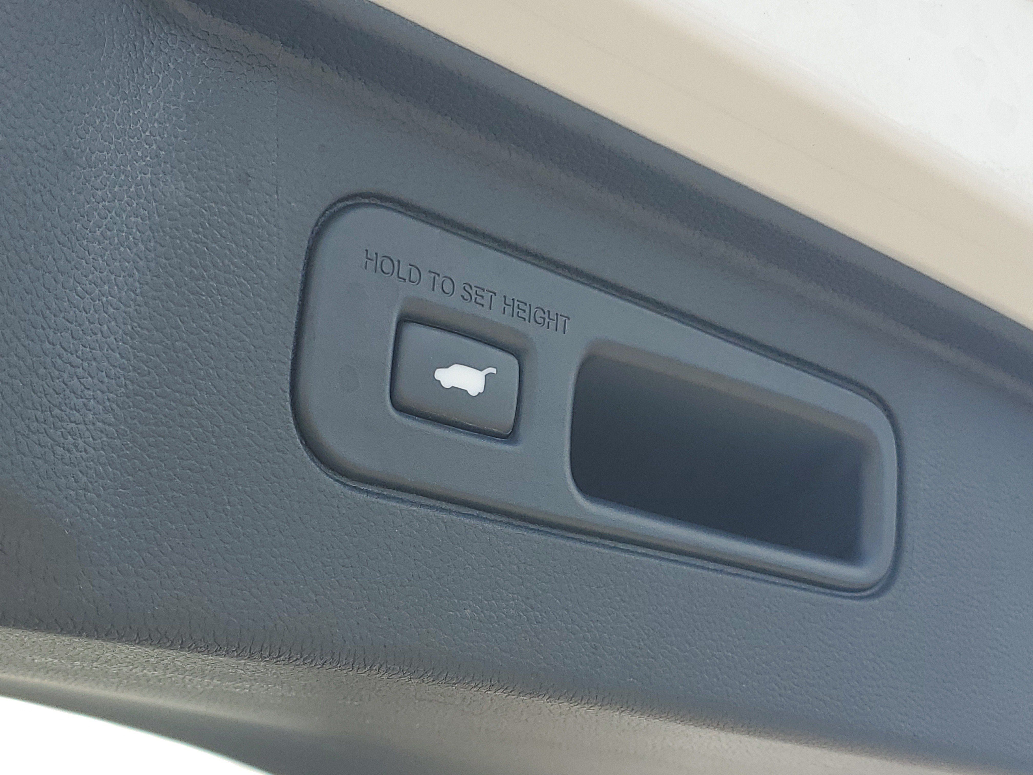Used 2025 Honda Pilot EX-L image 10