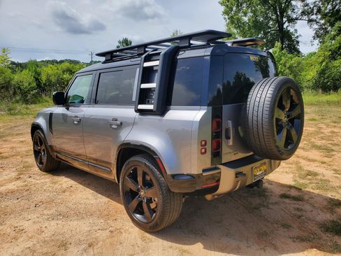 Used 2023 Land Rover Defender 110 X-Dynamic SE AWD/4WD image 8