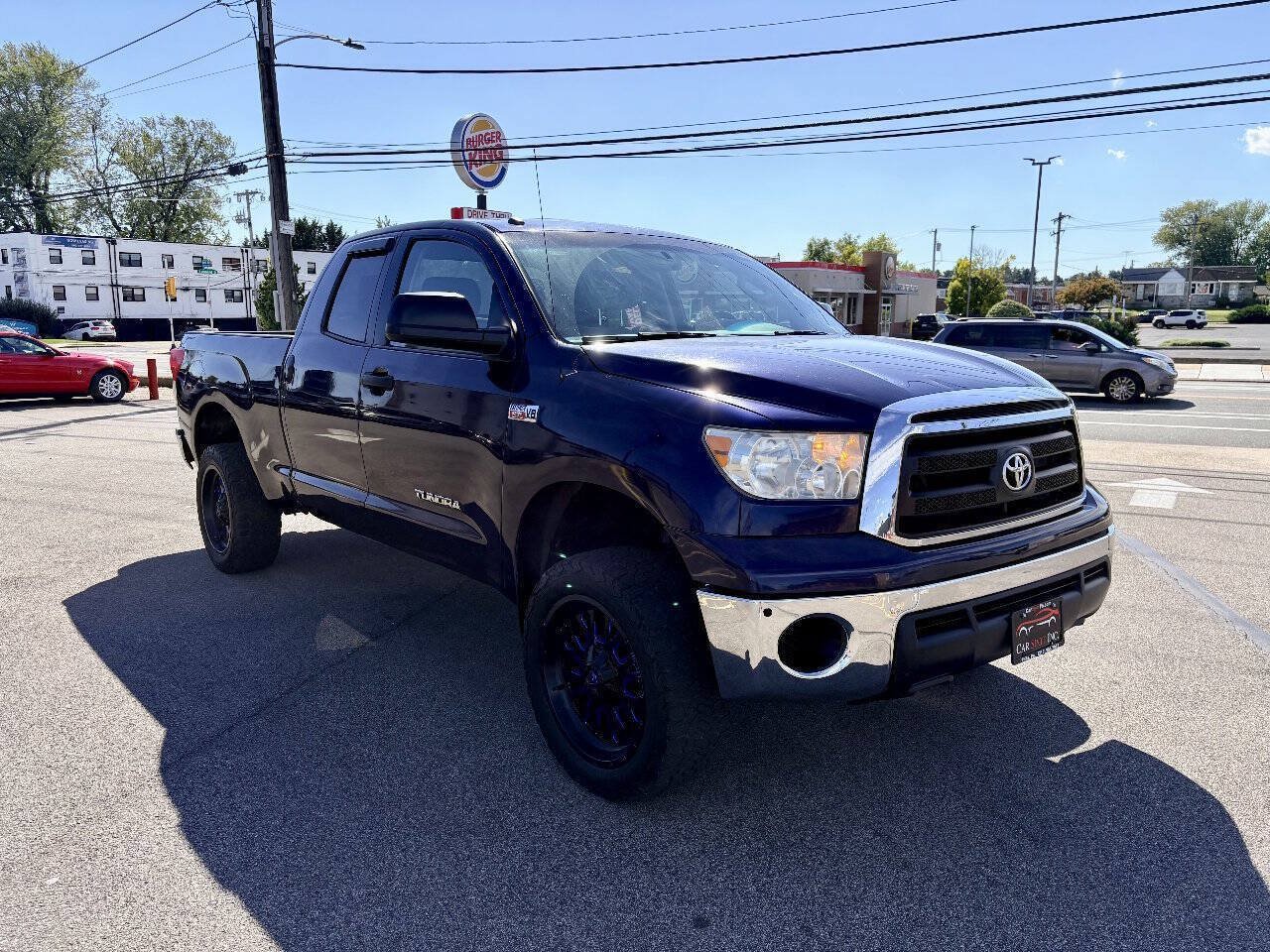 Used 2011 Toyota Tundra 4x4 Double Cab w/ Tow Pkg image 8