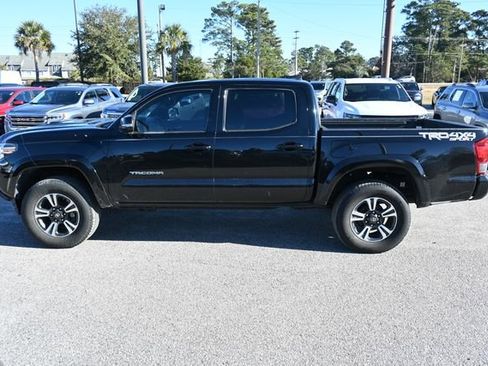 Used 2017 Toyota Tacoma SR image 2