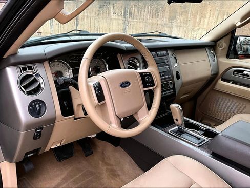 Used 2014 Ford Expedition XLT w/ Equipment Group 202A RWD image 18