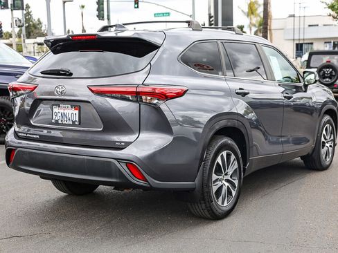 Used 2023 Toyota Highlander XLE FWD image 28