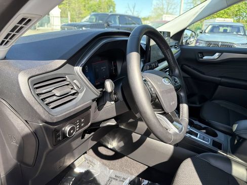 Used 2025 Ford Escape SE FWD image 21