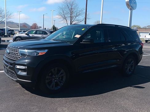 Used 2023 Ford Explorer XLT w/ Equipment Group 202A AWD/4WD image 8