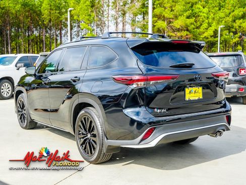 Used 2024 Toyota Highlander XSE image 5