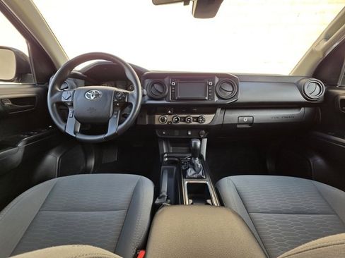 Used 2018 Toyota Tacoma SR image 14