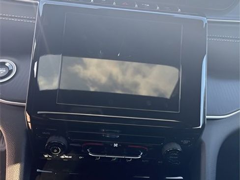 New 2025 Jeep Grand Cherokee L Laredo image 14