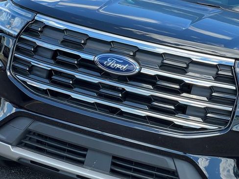 Used 2026 Ford Explorer Active w/ Active Comfort Package AWD/4WD image 3