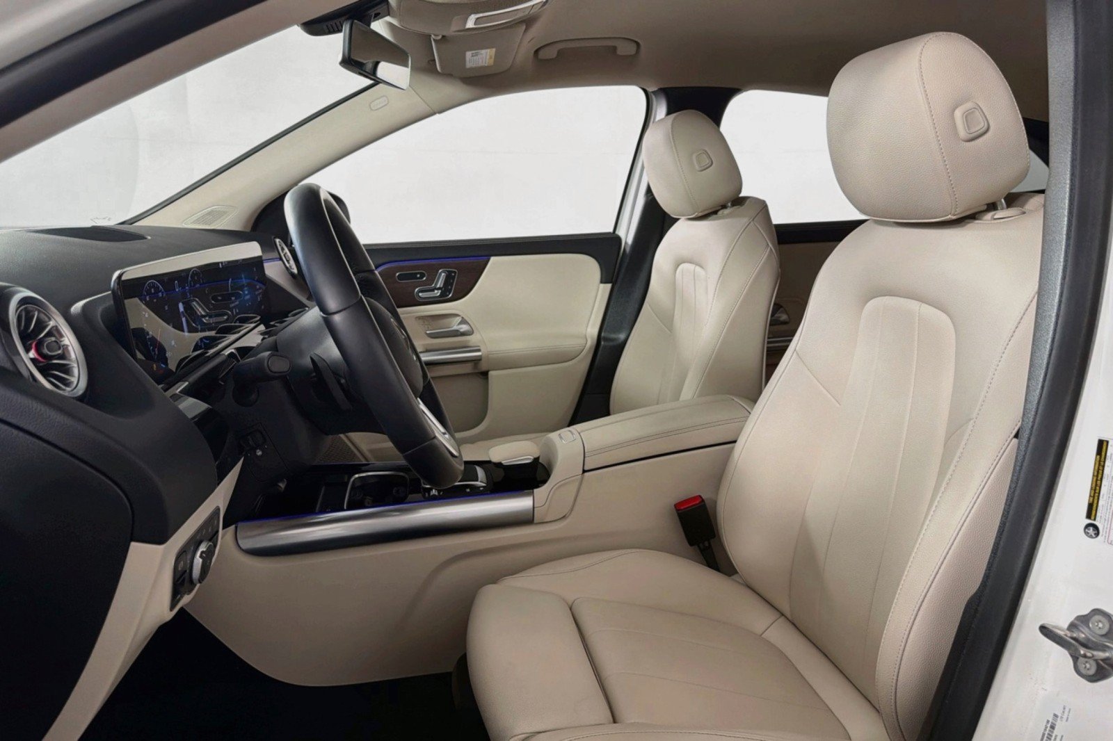 Used 2023 Mercedes-Benz GLA 250 4MATIC w/ Premium Package image 19