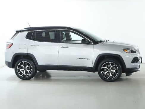 Used 2025 Jeep Compass Limited AWD/4WD image 11
