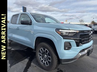Used 2025 Chevrolet Colorado Z71 w/ Z71 Convenience Package 2
