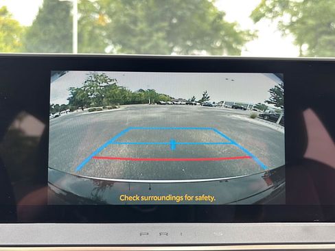 Used 2025 Toyota Prius XLE AWD/4WD image 30