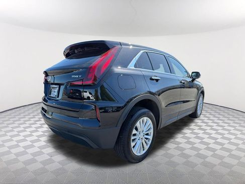 Used 2024 Cadillac XT4 Luxury w/ Cold Weather Package FWD image 5