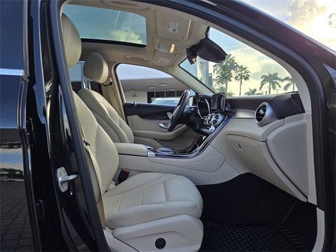 Used 2021 Mercedes-Benz GLC 300 image 20