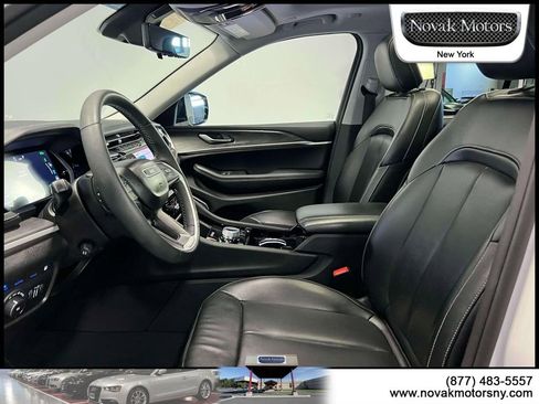 Used 2023 Jeep Grand Cherokee 4WD 4xe w/ Luxury Tech Group II image 17