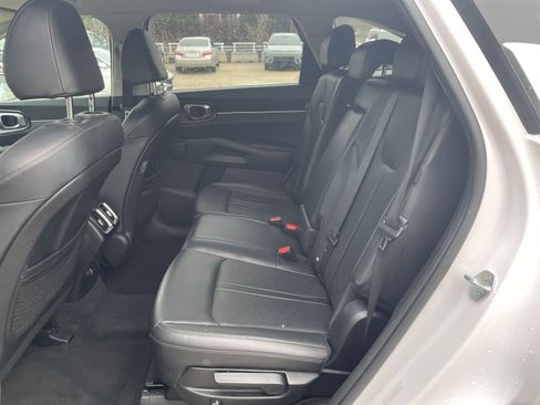 Used 2024 Kia Sorento S image 28