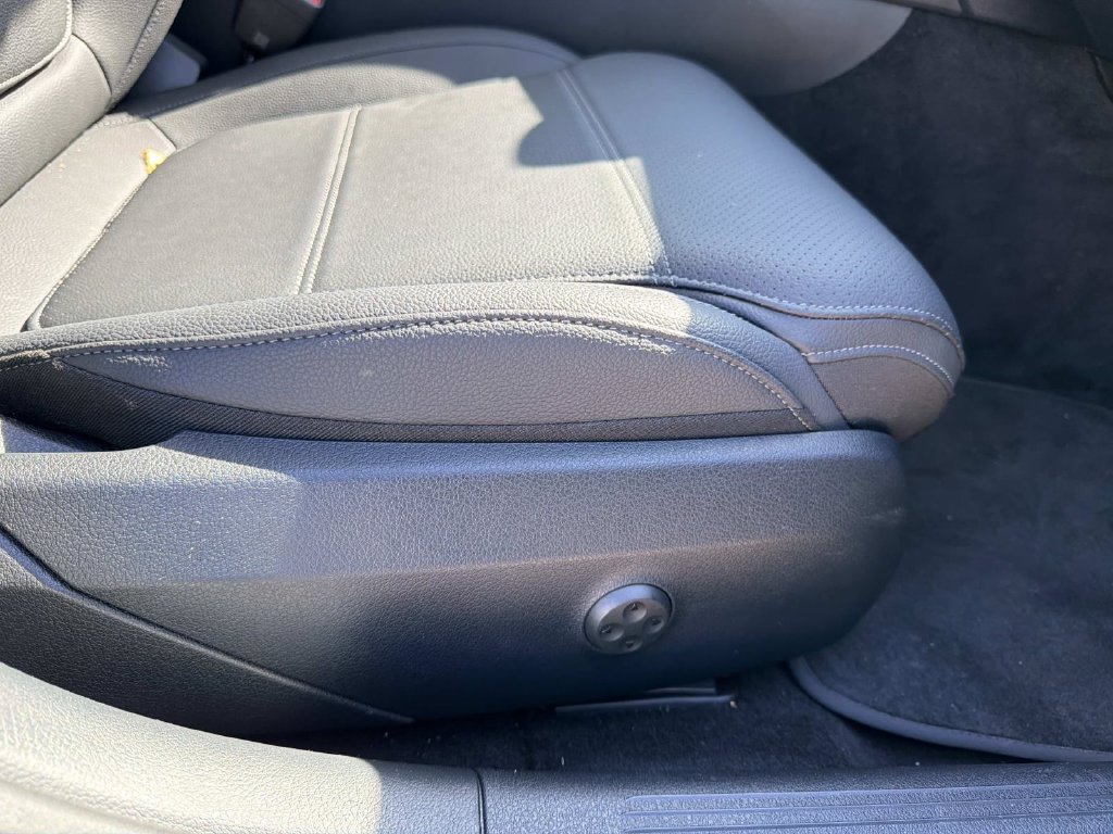 Used 2026 Mercedes-Benz C 300 Sedan image 12