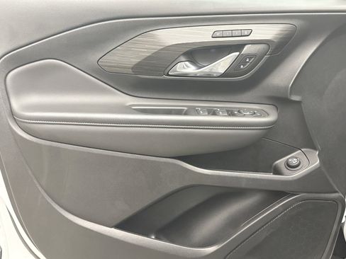 Used 2022 GMC Terrain SLT w/ Tech Package AWD/4WD image 9