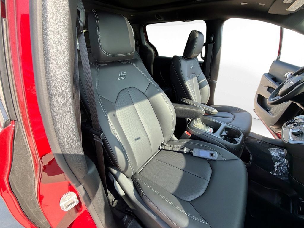 New 2026 Chrysler Pacifica Select w/ S Appearance Package FWD image 28