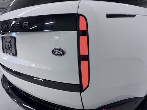 Used 2023 Land Rover Range Rover SE AWD/4WD image 9