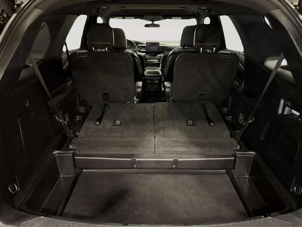 Used 2020 Ford Explorer XLT w/ Equipment Group 202A AWD/4WD image 22