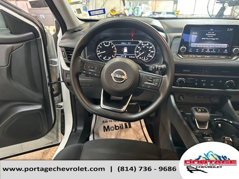 Used 2024 Nissan Rogue S image 15