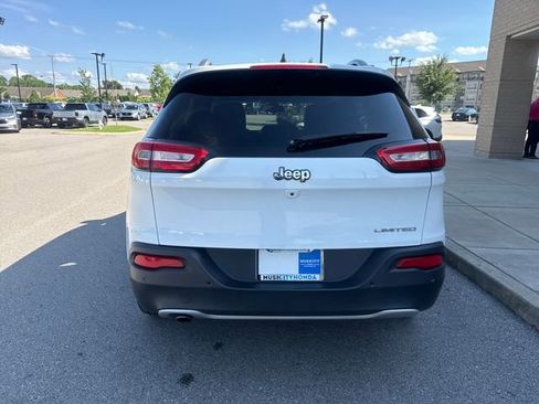 Used 2017 Jeep Cherokee Limited w/ Luxury Group FWD image 3
