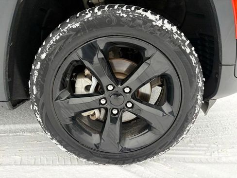 Used 2023 Jeep Grand Cherokee Limited w/ Luxury Tech Group II image 12