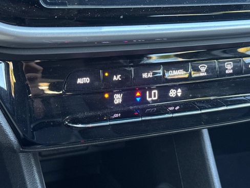 Used 2023 Chevrolet Bolt LT FWD image 28