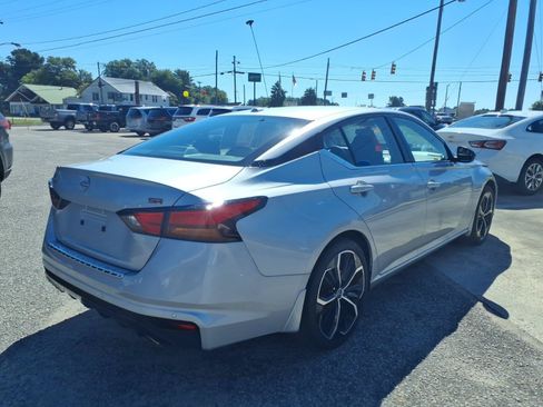 Used 2023 Nissan Altima 2.5 SR FWD image 2
