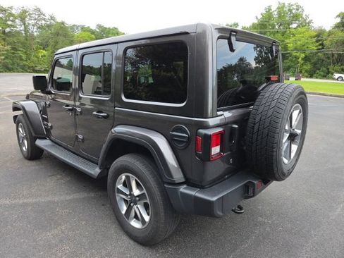Used 2018 Jeep Wrangler Unlimited Sahara AWD/4WD image 10