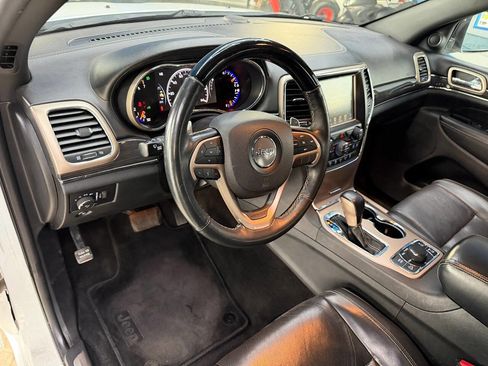 Used 2017 Jeep Grand Cherokee Overland AWD/4WD image 19