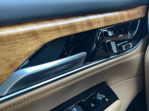 Used 2025 Jeep Grand Wagoneer Series III AWD/4WD image 13